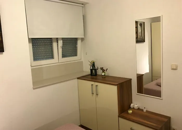 Dvor * 马卡尔斯卡