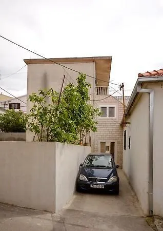 דירה Dvor